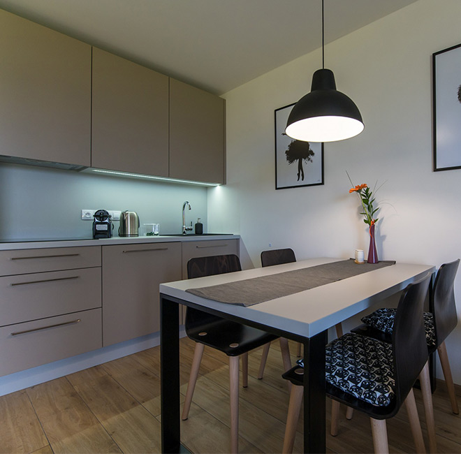 Apartmán A10 - kuchyňský a jídelní kout