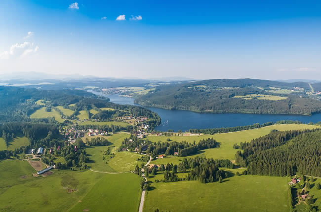 letecký pohled na prední výton a lipenské jezero